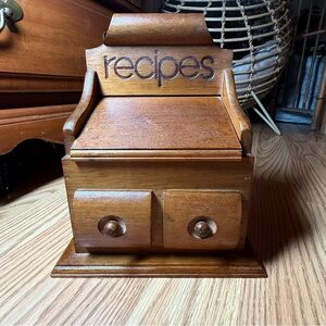 Vintage wooden recipe box,3x5,4x6”recipe cards